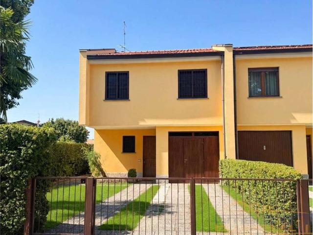 Villa in vendita a Paderno d'Adda LC