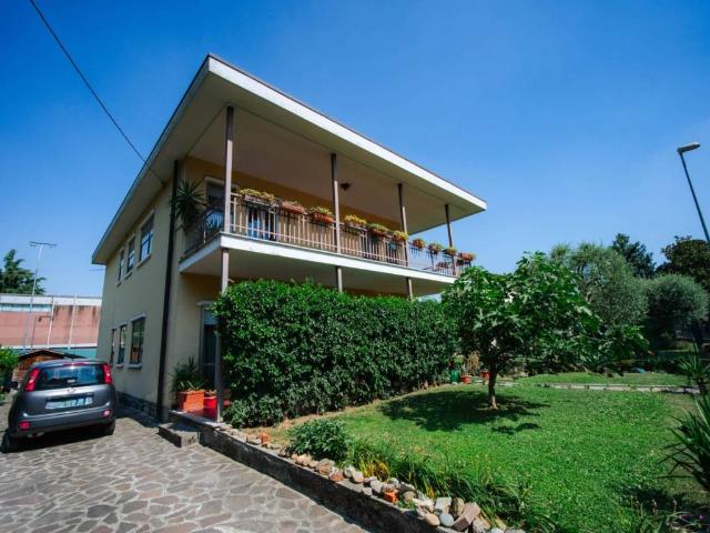 Villa in vendita a Paderno d'Adda LC