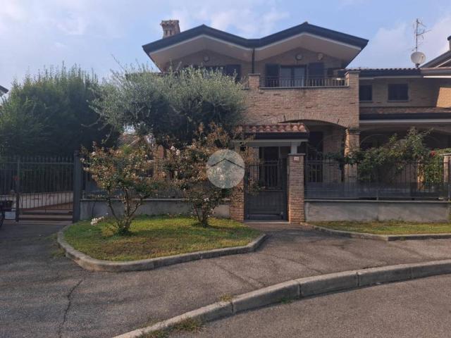 Villa in vendita a Paderno Dugnano MI