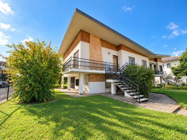Villa in vendita a Paderno Dugnano MI