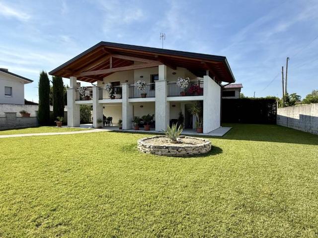 Villa in vendita a Palazzolo dello Stella UD