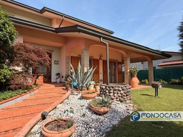 Villa in vendita a Palazzolo sull'Oglio