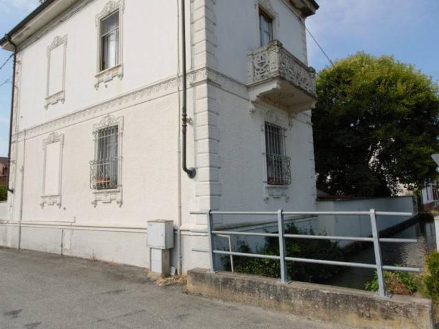 Villa in vendita a Palazzolo Vercellese VC