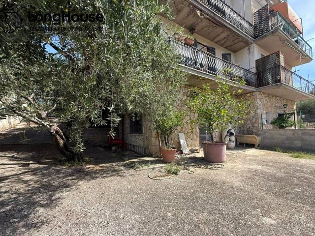 Villa in vendita a Palombara Sabina RM