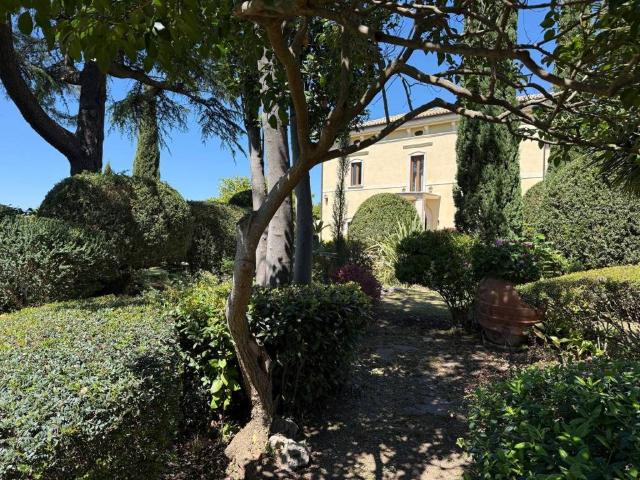 Villa in vendita a Palombara Sabina RM