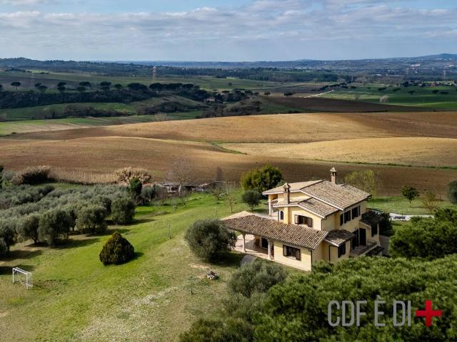 Villa in vendita a Palombara Sabina RM