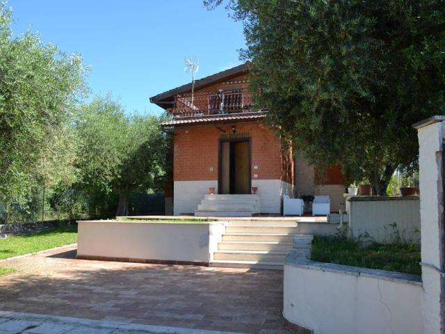 Villa in vendita a Palombara Sabina RM