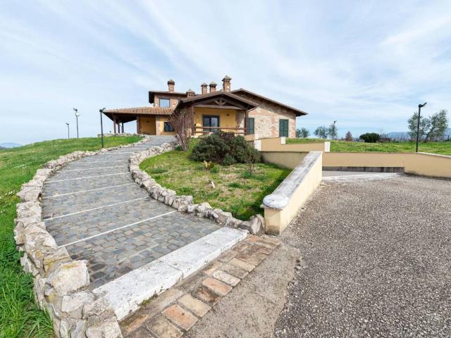 Villa in vendita a Palombara Sabina RM