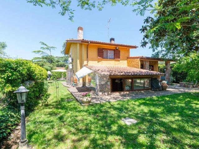 Villa in vendita a Palombara Sabina RM