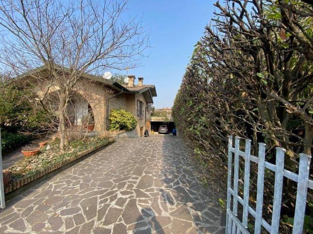 Villa in vendita a Pandino CR