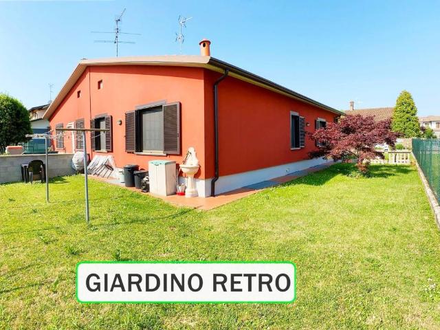 Villa in vendita a Pandino CR