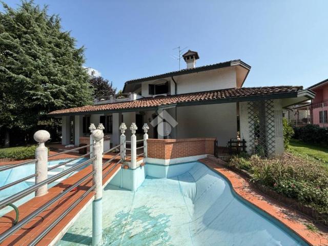 Villa in vendita a Pandino CR