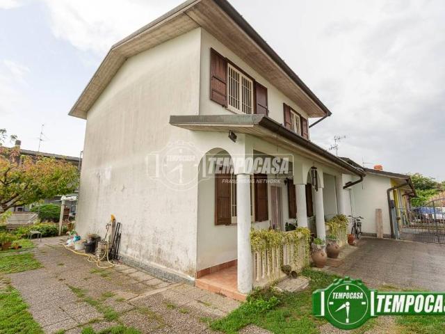 Villa in vendita a Pandino CR