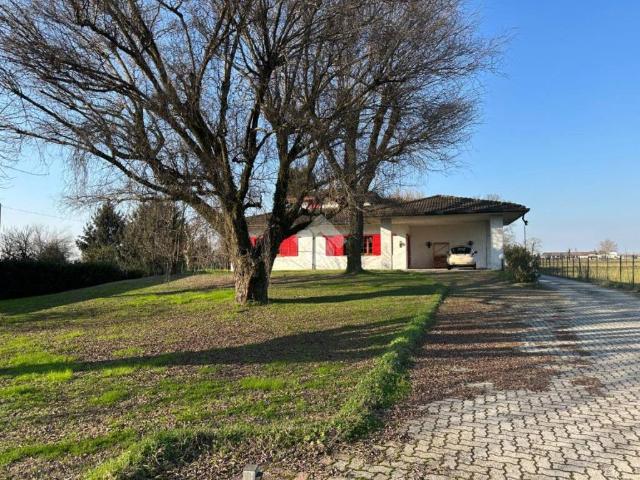 Villa in vendita a Pandino CR