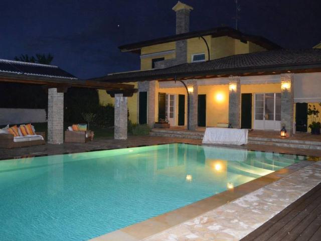 Villa in vendita a Parabiago MI
