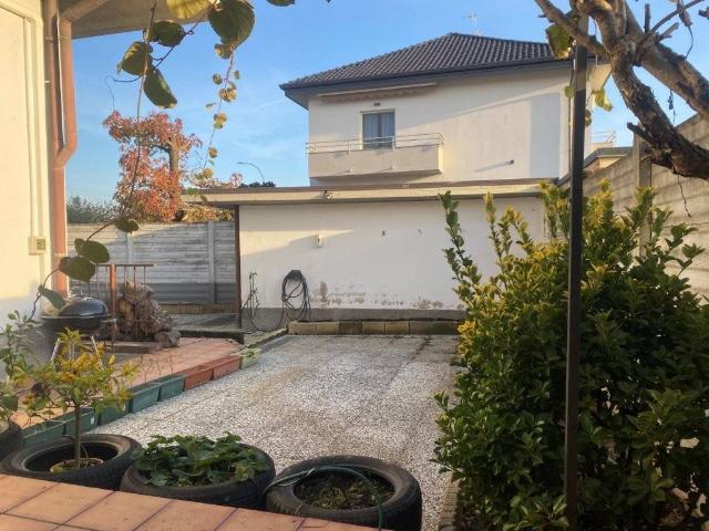 Villa in vendita a Parabiago MI