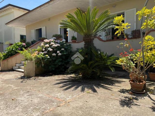 Villa in vendita a Parete CE