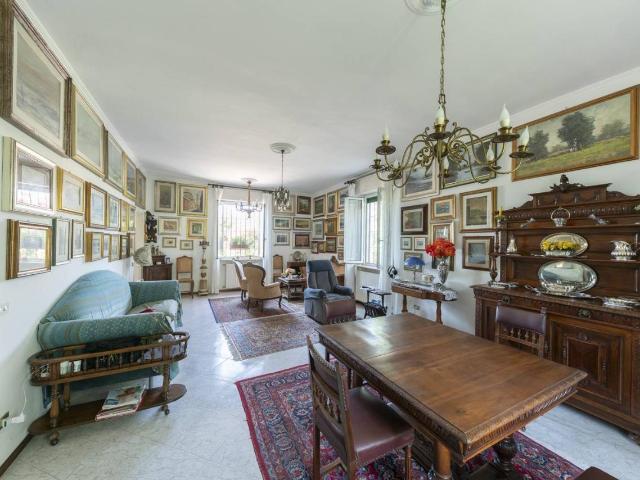 Villa in vendita a Parma
