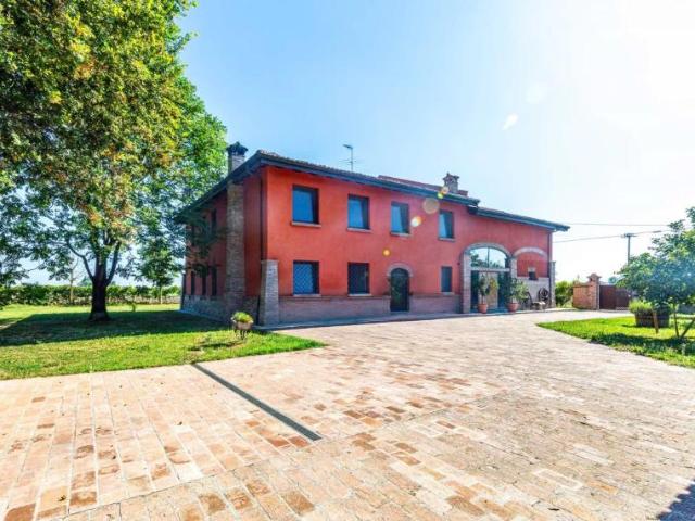Villa in vendita a Parma