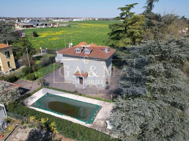 Villa in vendita a Parma PR