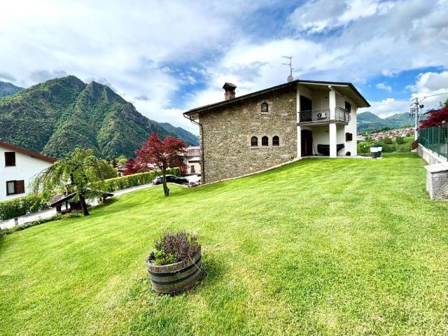 Villa in vendita a Parre BG