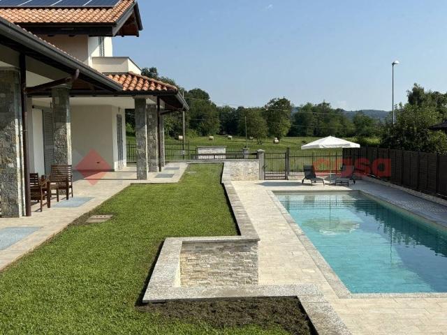 Villa in vendita a Paruzzaro NO