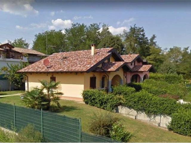 Villa in vendita a Paruzzaro NO