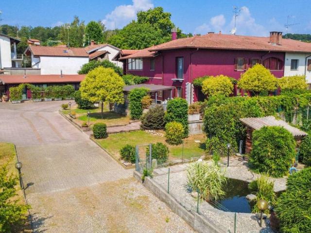 Villa in vendita a Paruzzaro NO