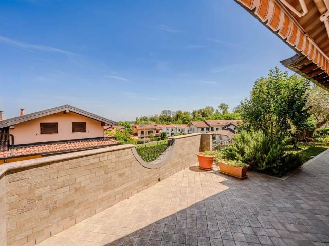 Villa in vendita a Paruzzaro NO