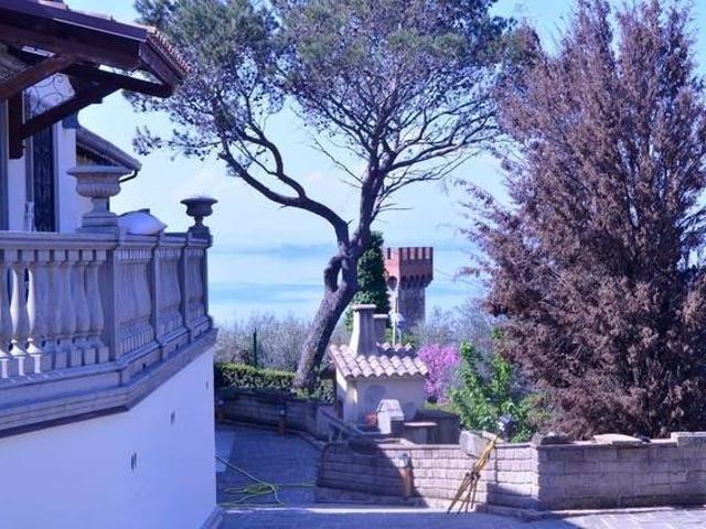 Villa in vendita a Passignano sul Trasimeno PG