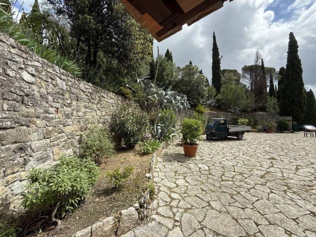 Villa in vendita a Passignano sul Trasimeno PG