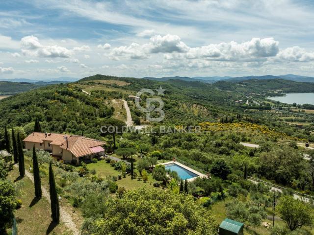 Villa in vendita a Passignano sul Trasimeno 350m² Passignano sul Trasimeno