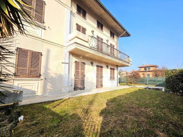 Villa in vendita a Passirano BS