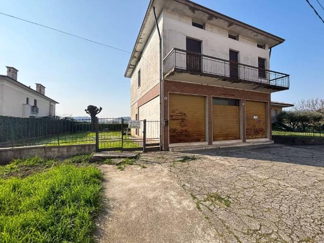 Villa in vendita a Passirano BS