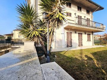 Villa in vendita a Passirano BS