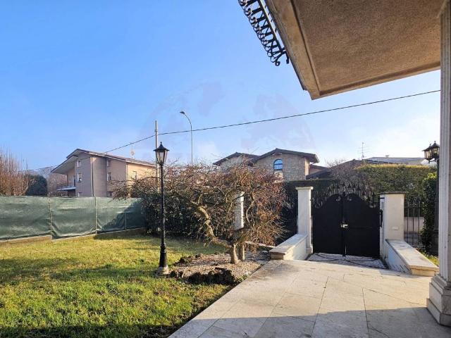 Villa in vendita a Passirano BS