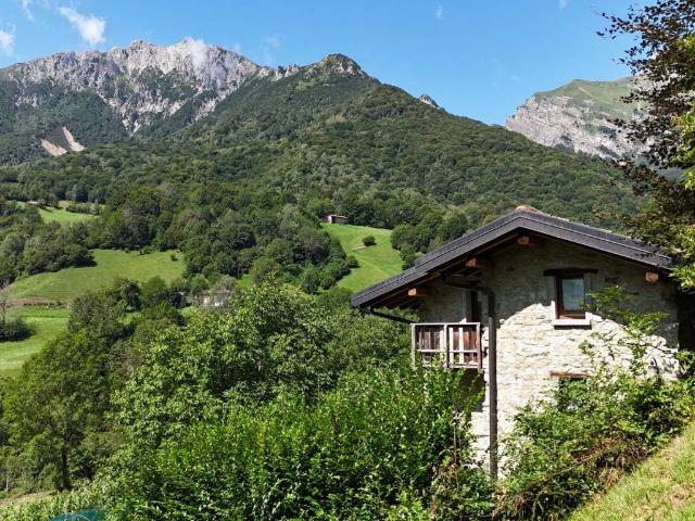 Villa in vendita a Pasturo LC