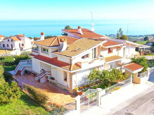 Villa in vendita a Petacciato CB