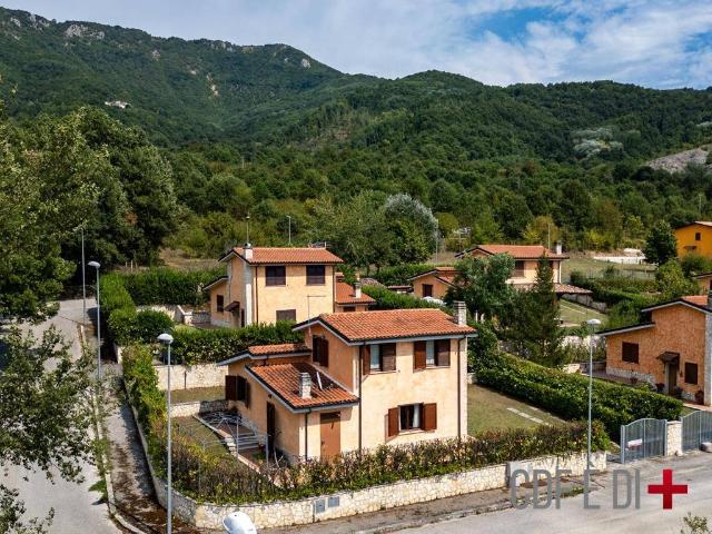 Villa in vendita a Petrella Salto RI