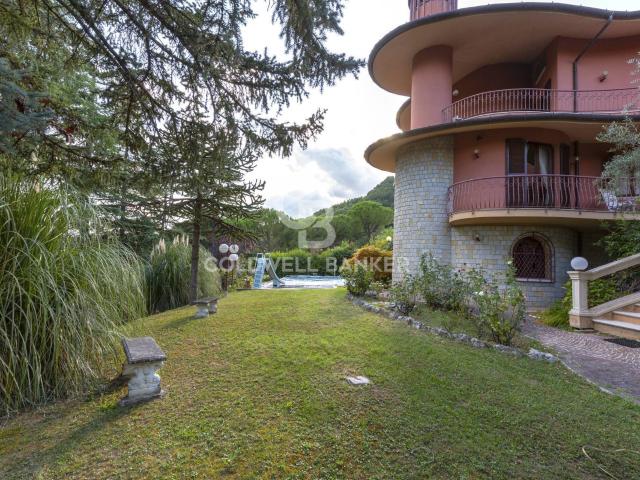 Villa in vendita a Petriano, Gallo 700m² Petriano