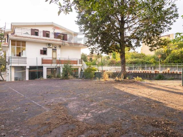 Villa in vendita a Pedara CT