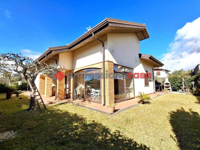 Villa in vendita a Pedara CT