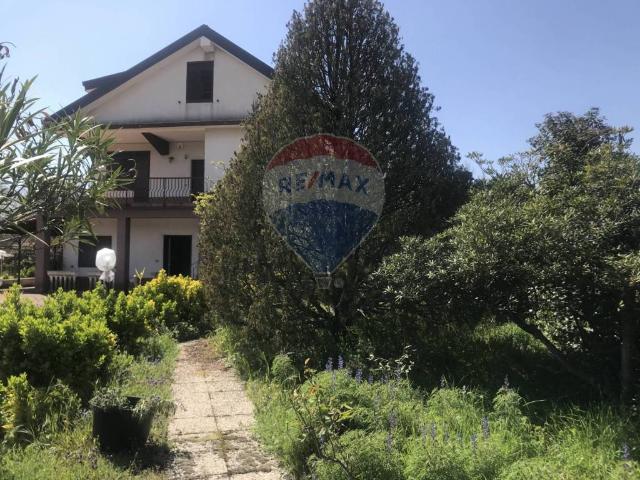 Villa in vendita a Pedara CT