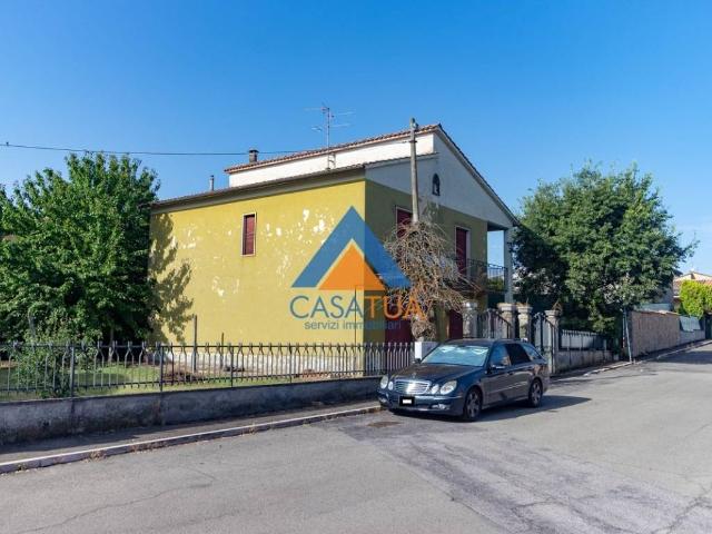 Villa in vendita a Penna in Teverina TR