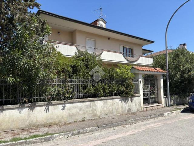 Villa in vendita a Penna Sant'Andrea TE