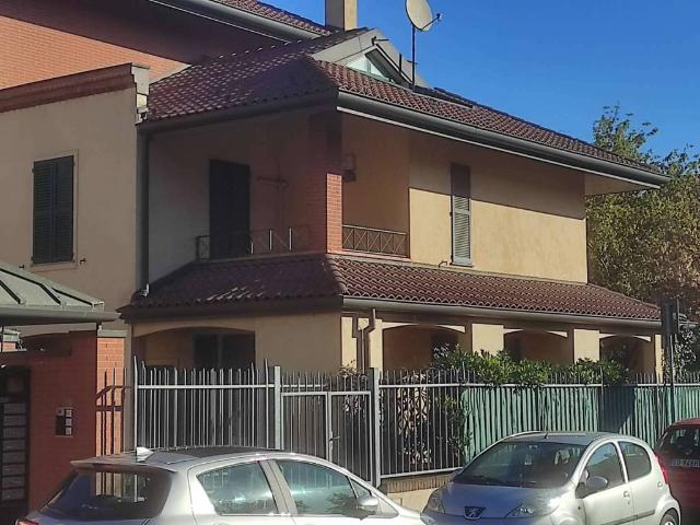 Villa in vendita a Pero MI