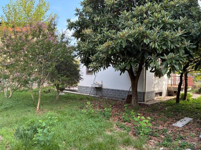 Villa in vendita a Pero MI