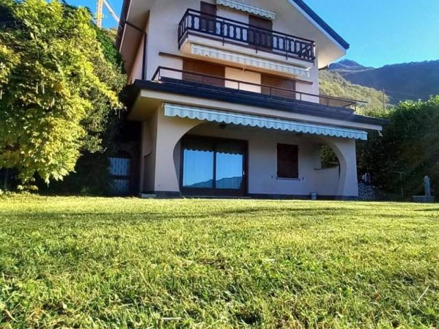 Villa in vendita a Perledo LC