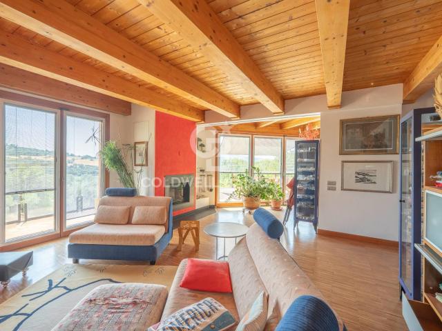 Villa in vendita a Perugia, Colle Umberto I 450m² Perugia