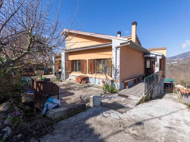 Villa in vendita a Pescorocchiano RI